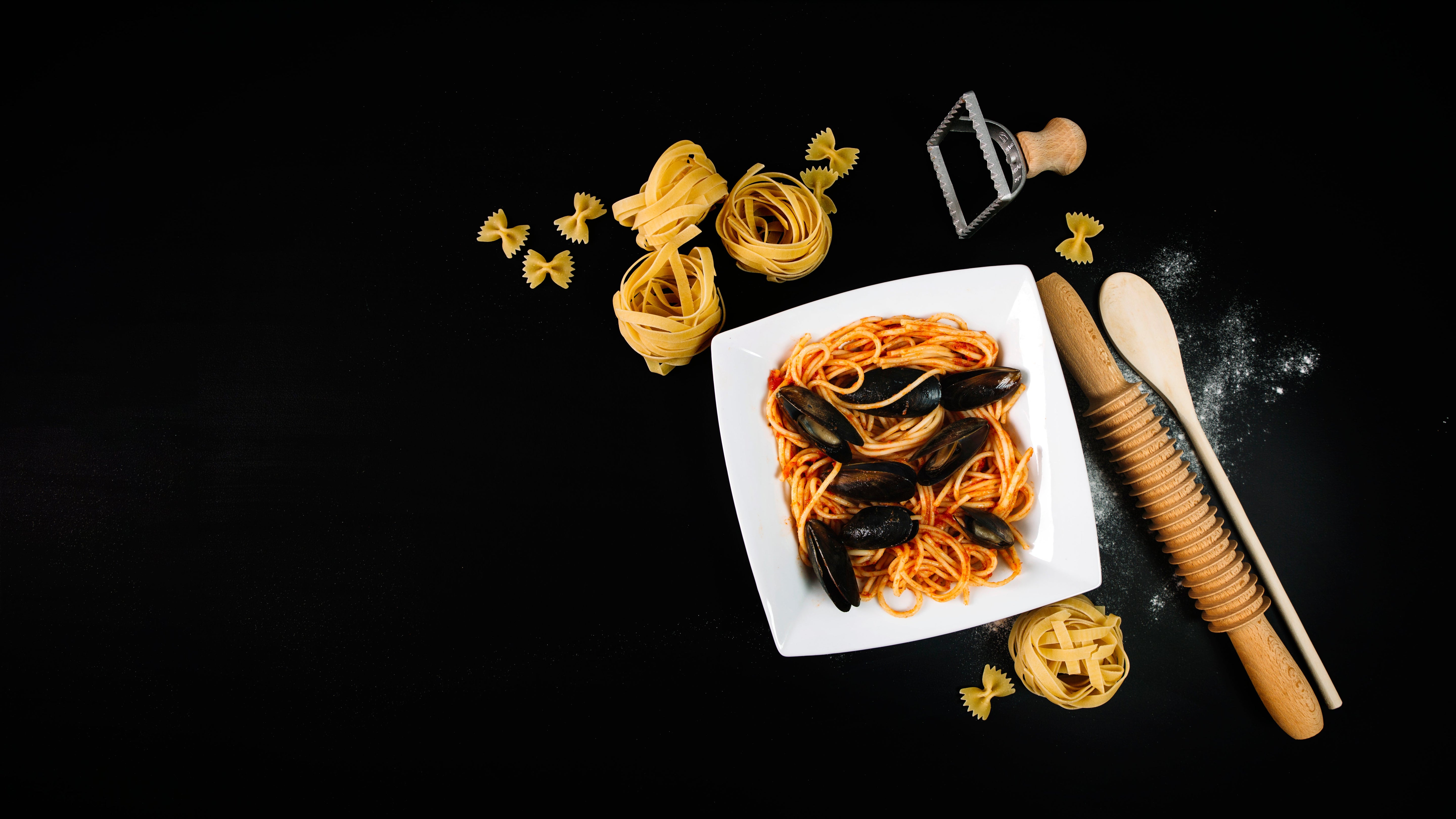 How to Make Pasta Vongole with Clams and Tomato Sauce